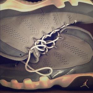 Cool Grey Jordan 9 Retro, size 6.5 in boys